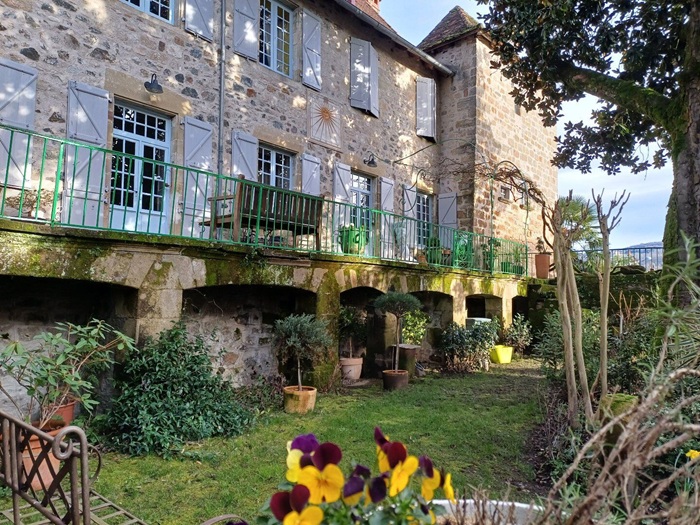 achat vente Maison de maître Classique a vendre  , garage, appartement indépendant Beaulieu-sur-Dordogne , à quelques pas de l'abbatiale Saint-Pierre CORREZE LIMOUSIN